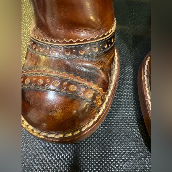 Dolce & Gabbana Fall 2008 high heel boots. Preowned. Brown. - Picture 5 of 12